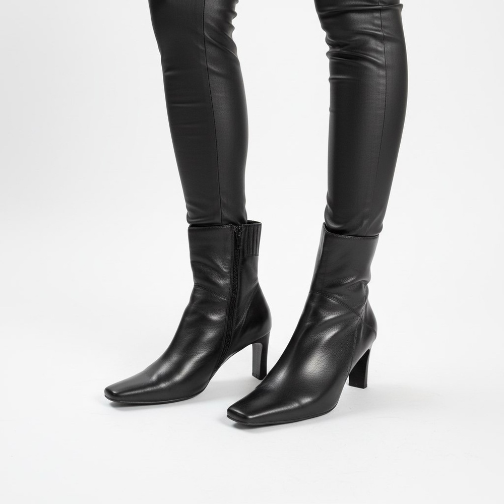JESSICA black leather heeled ankle boots women's size 8M